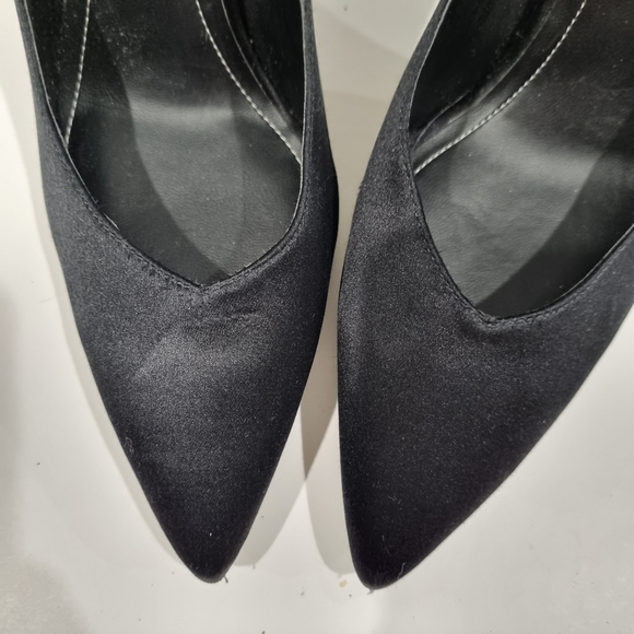 Kendall + Kylie "Abi" Classic Black Satin Pointed Toe Heels,  Like New, Size 8 - Picture 4 of 11